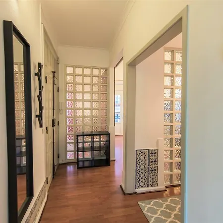 Charming Chiado 2bedr W/balcony And View * Лісабон