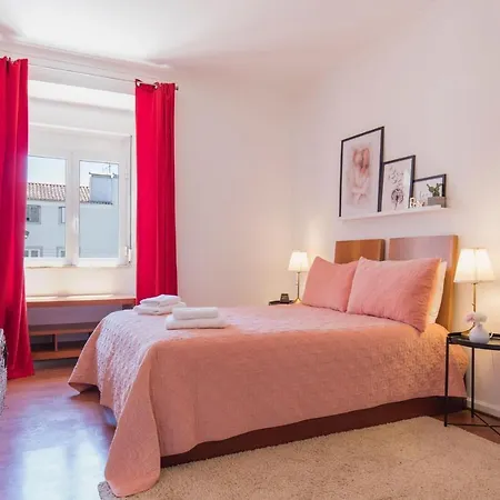 Charming Chiado 2bedr W/balcony And View * Lizbona