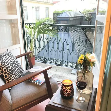 Charming Chiado 2bedr W/balcony And View * ליסבון