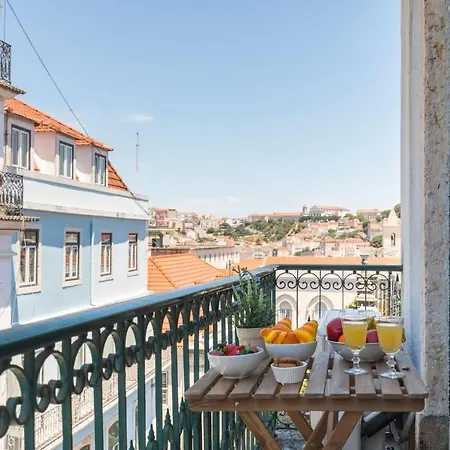 Charming Chiado 2bedr W/balcony And View דירה ליסבון